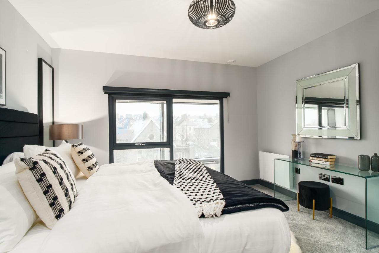 Luxe Apartments, The Moorwell, Parking, Gym - 10Mins Cardiff City Ctr エクステリア 写真