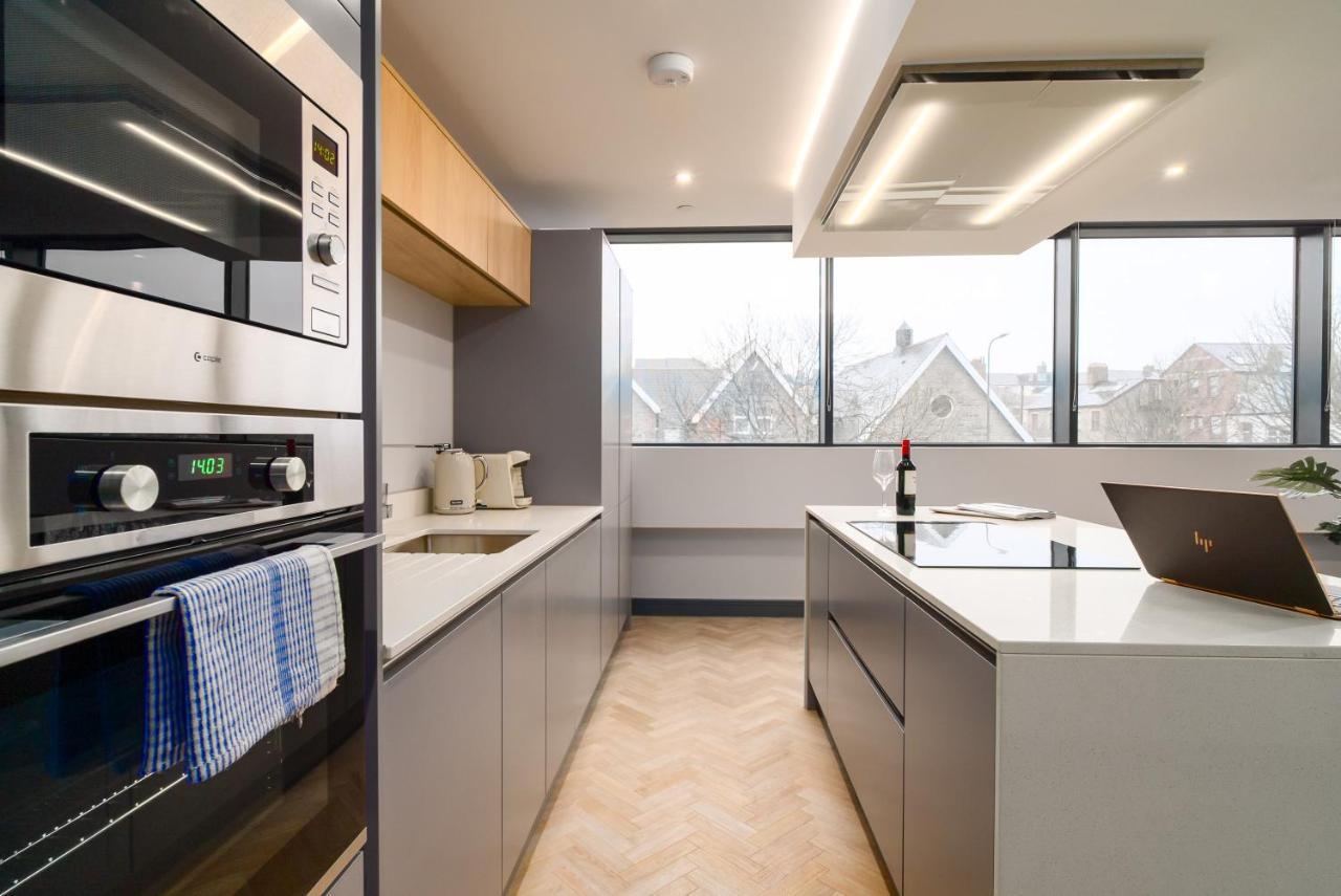 Luxe Apartments, The Moorwell, Parking, Gym - 10Mins Cardiff City Ctr エクステリア 写真